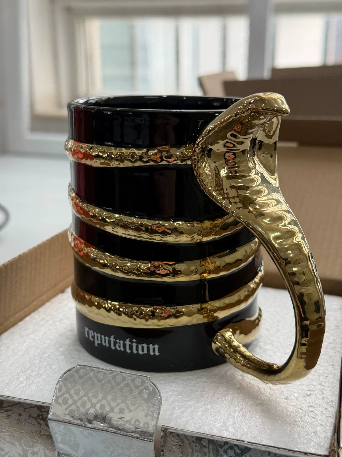 Taylor Swift – Reputation Snake-Handle Ceramic Mug – Boxed — product detail 2