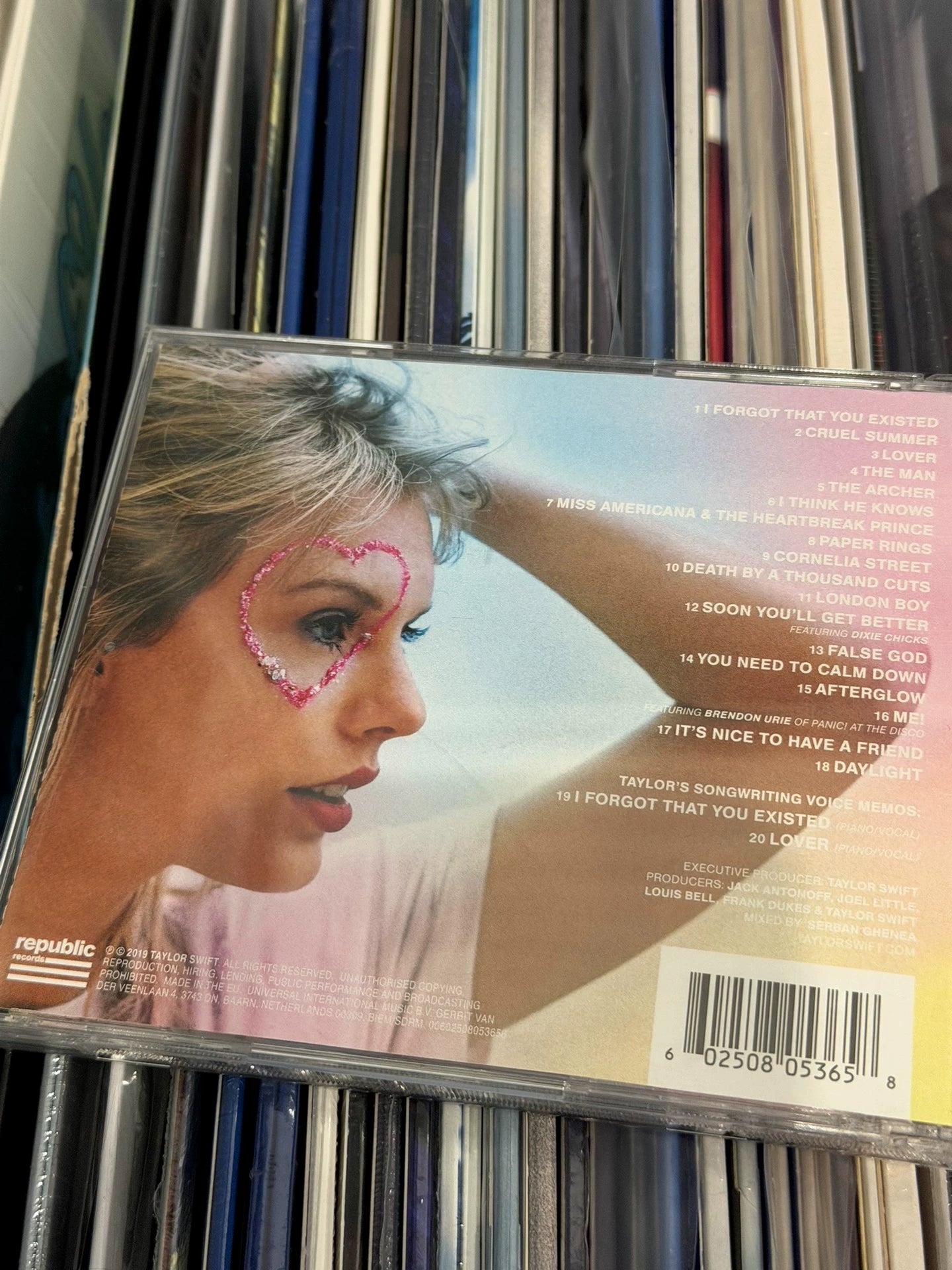 Taylor Swift – Lover Fan Box with CD & Accessories — product detail 2