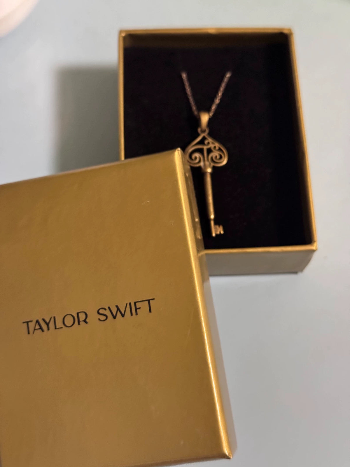 Taylor Swift – Fearless Key Pendant Necklace – photo 1