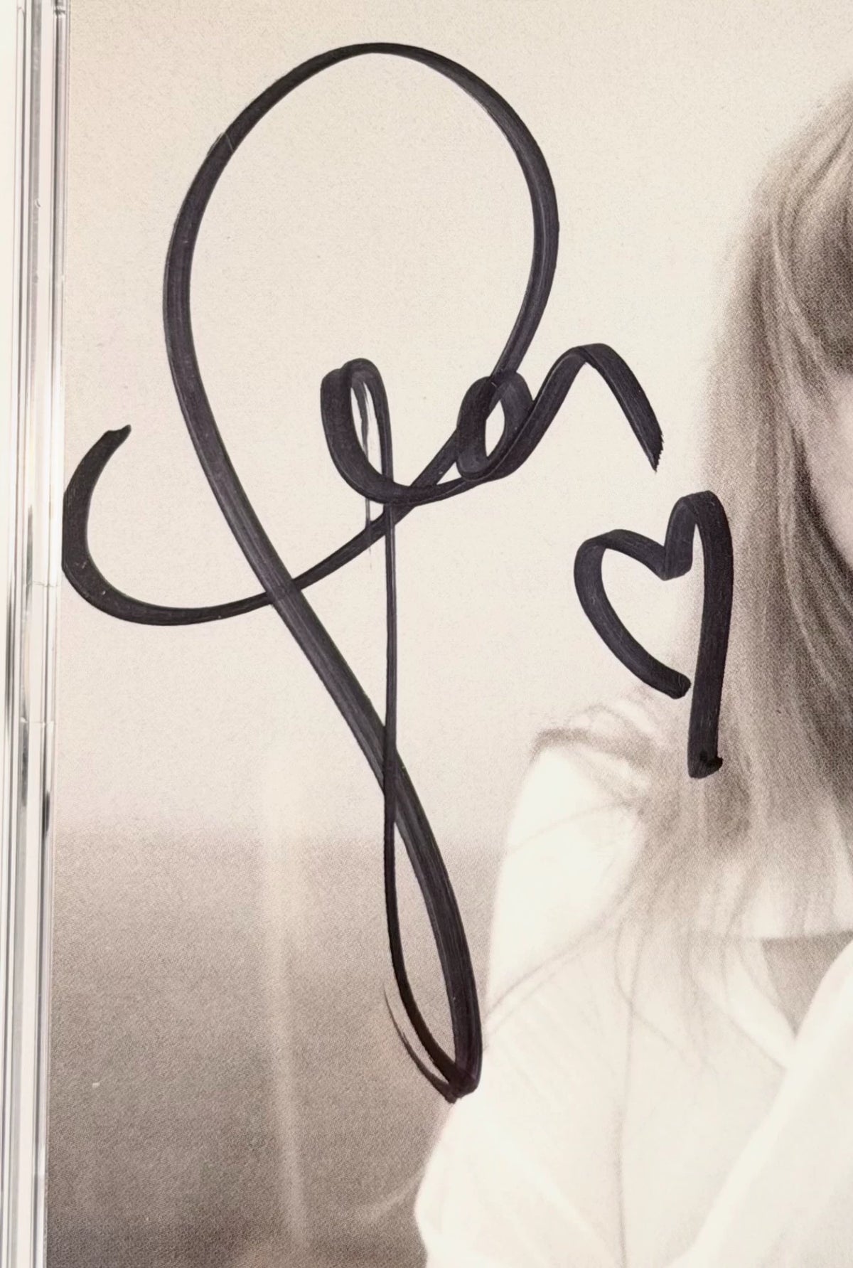 Taylor Swift – The Tortured Poets Department, Signed Heart Card + CD – actual item photograph 2