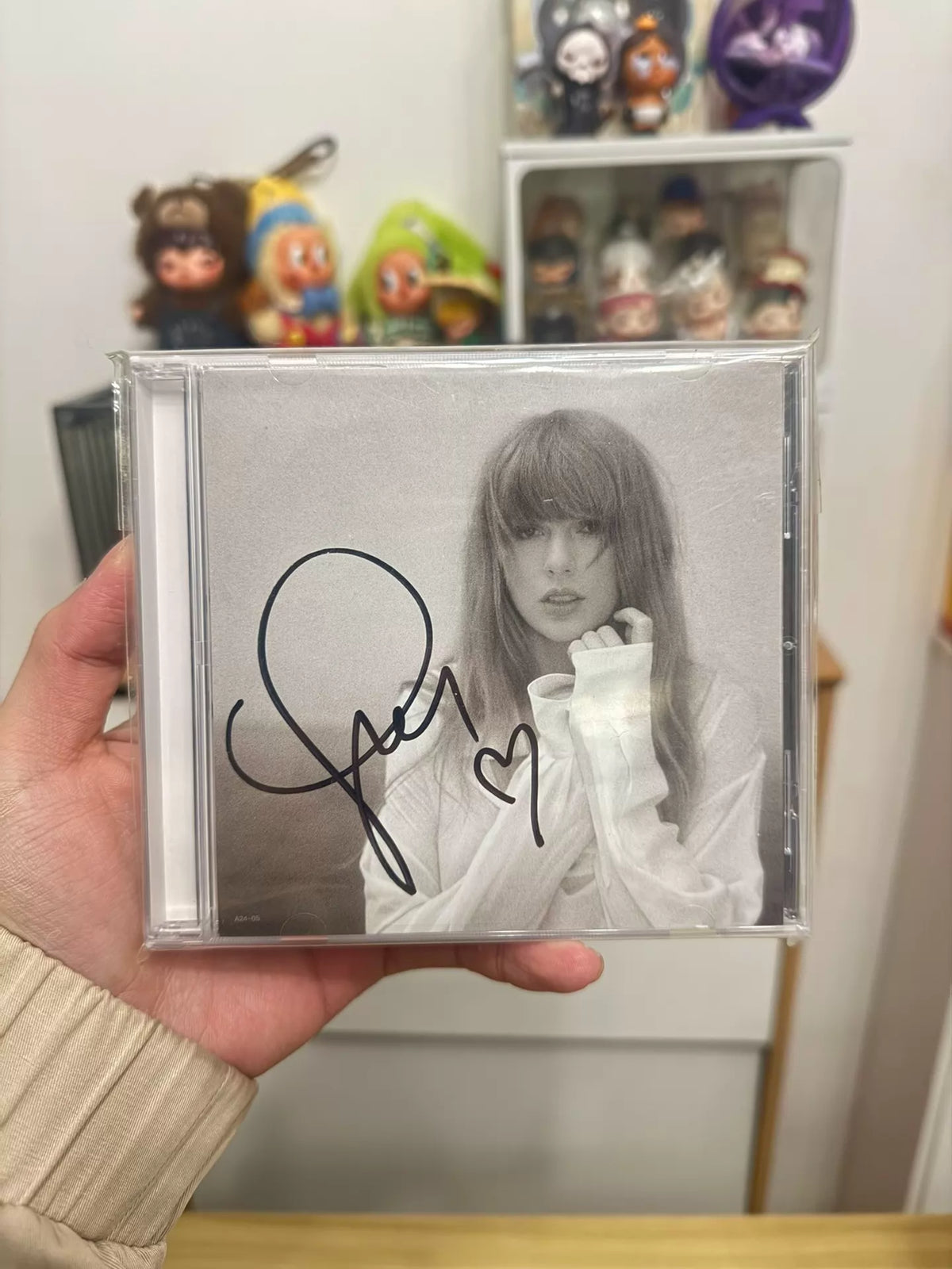 Taylor Swift – The Tortured Poets Department, CD with Signed Heart Art Card – actual item photograph
