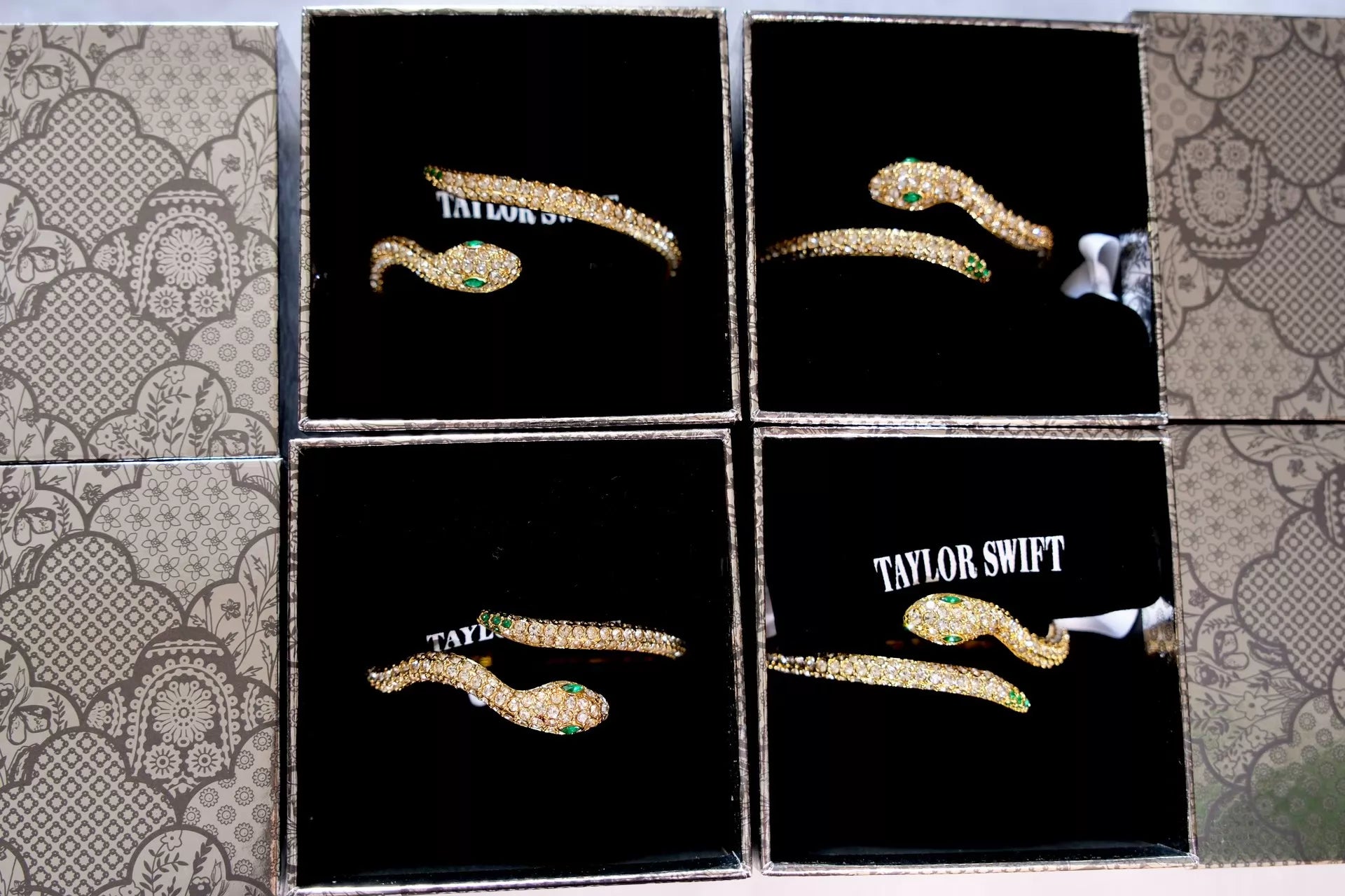 Taylor Swift – Reputation Snake Bracelet – Official Merchandise — product detail 3