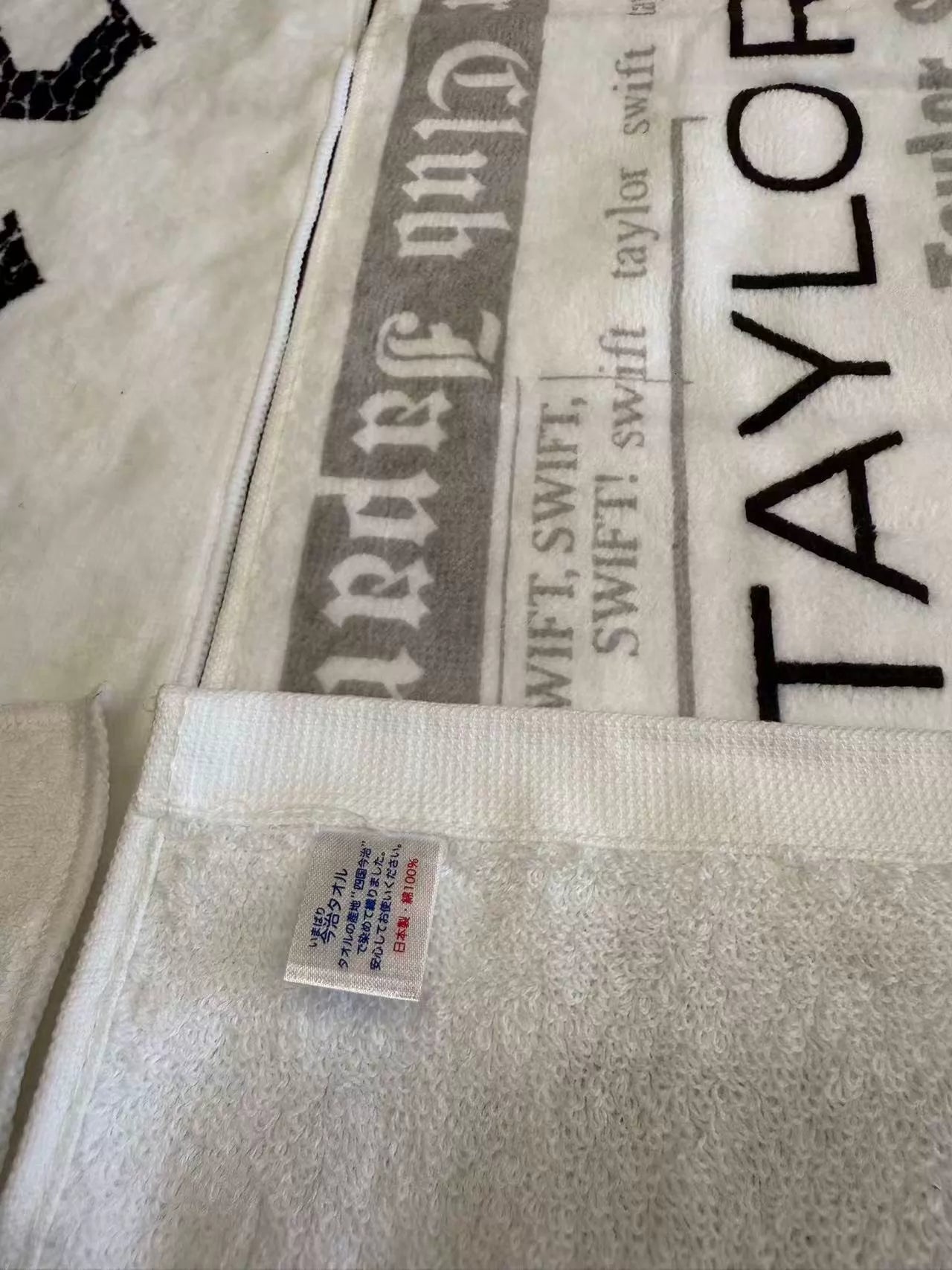 Taylor Swift — reputation Stadium Tour Tokyo Towel — photo 4