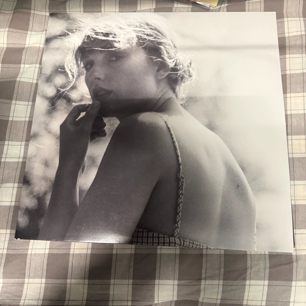 Taylor Swift – Folklore – Red Vinyl 2LP – actual item photograph 1