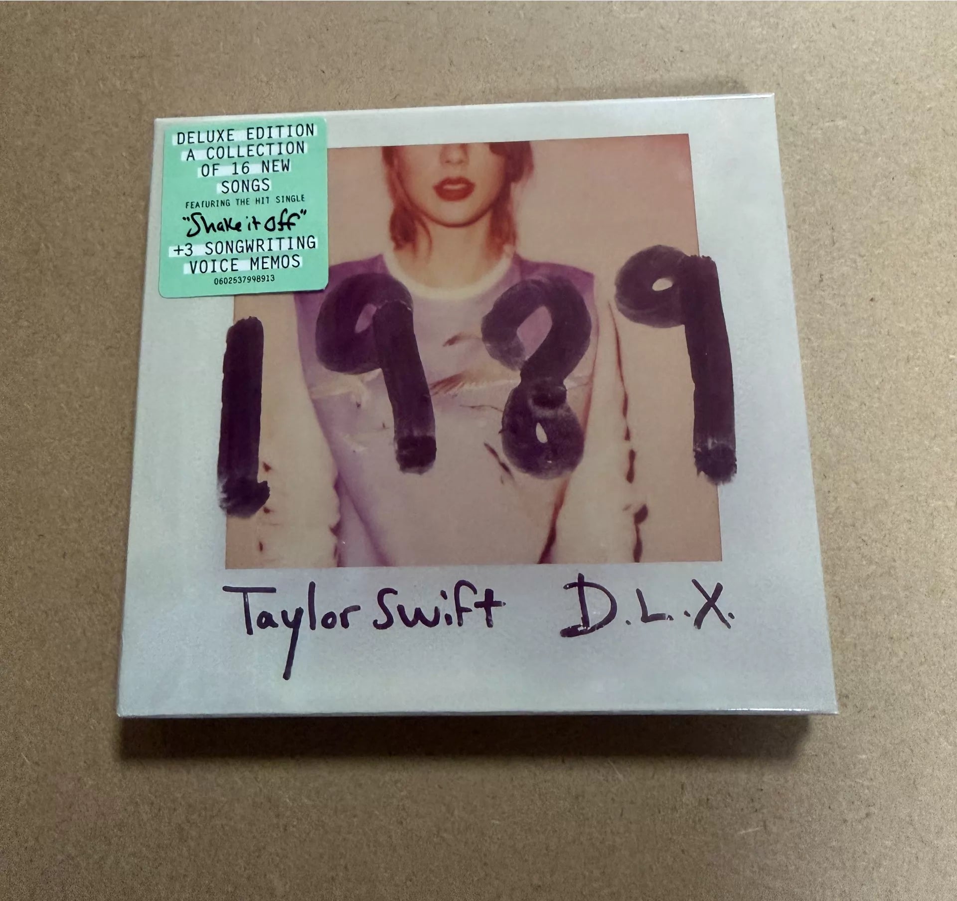Taylor Swift — 1989 Deluxe CD with 13 Polaroids