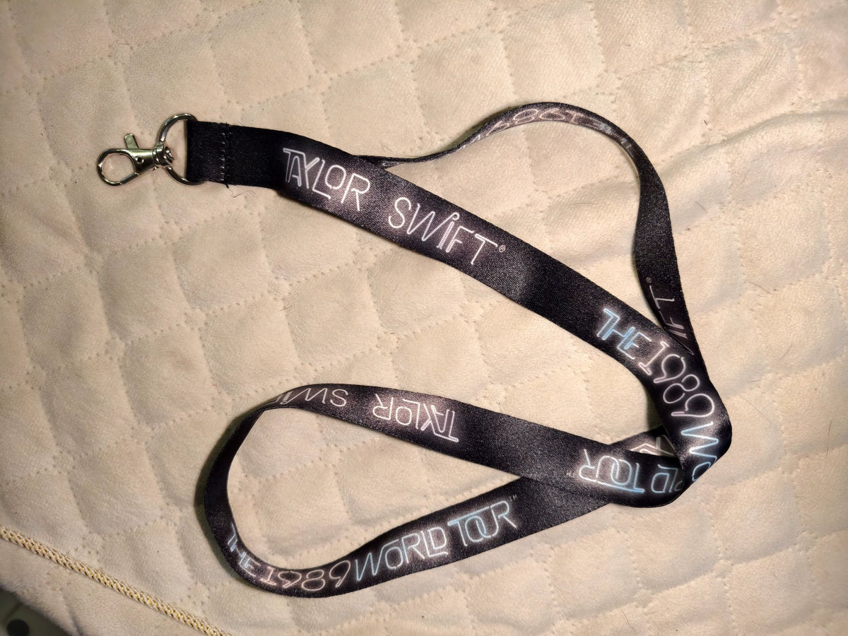 Taylor Swift – 1989 World Tour — Black Shoulder Bag and Lanyard — actual item photo 5