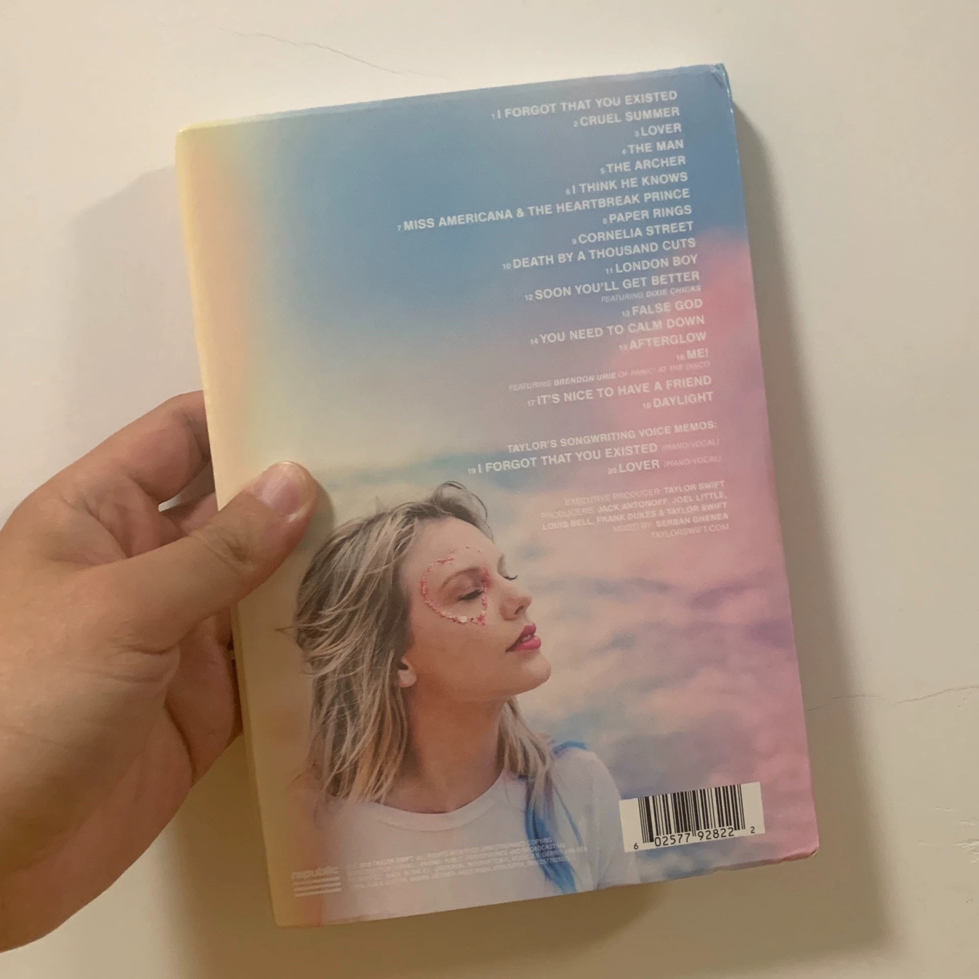 Taylor Swift – Lover US CD with Exclusive Large Sticker — product detail 2