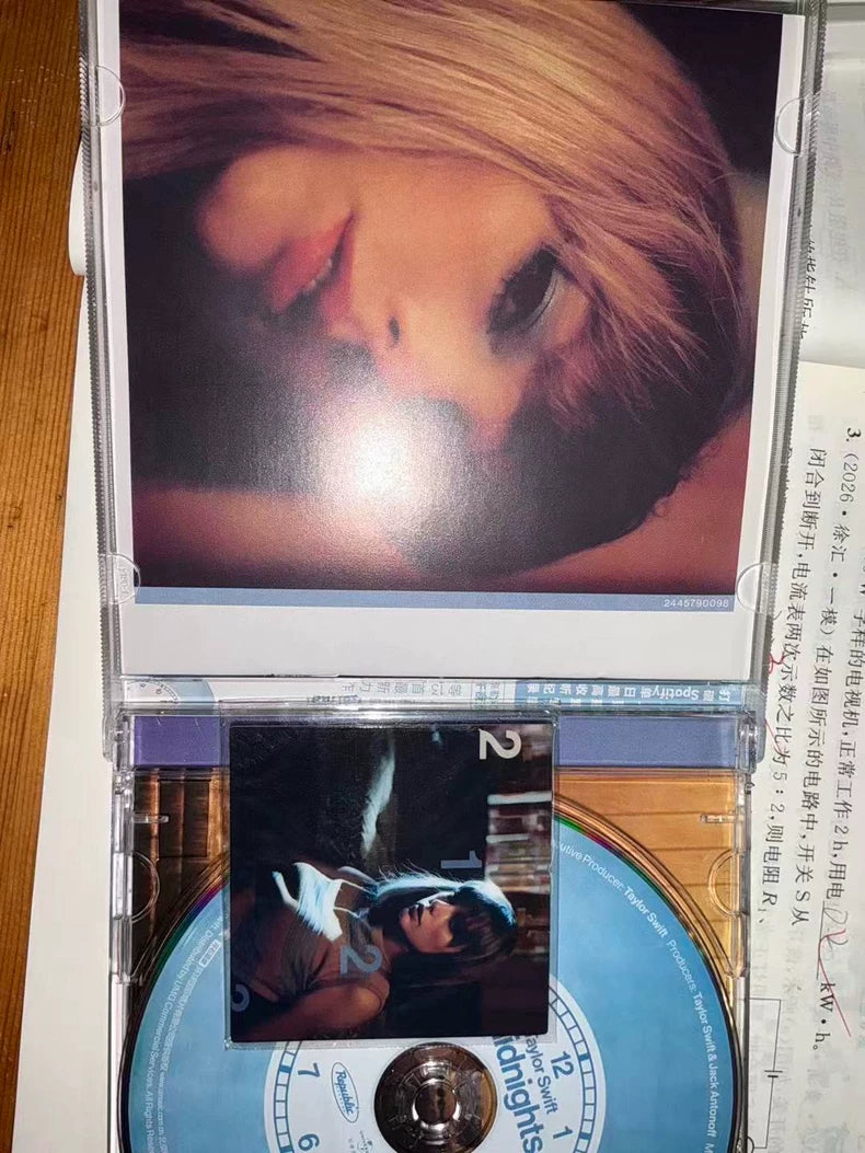 Taylor Swift – The Life of a Showgirl Signed CD – Official Flaws, P4 Bonus – actual product photo 1