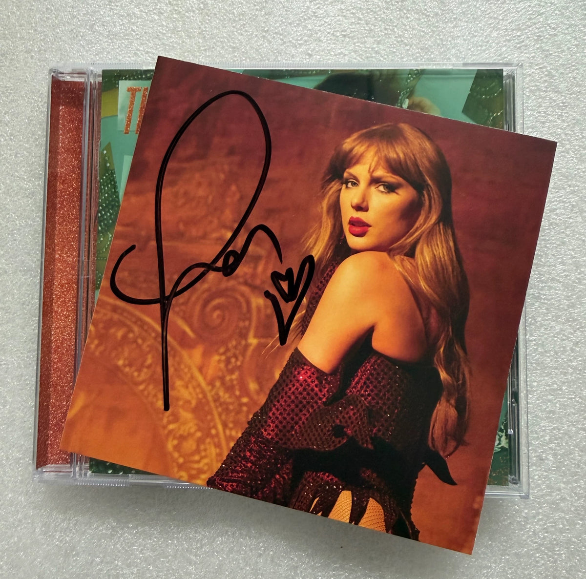 Taylor Swift – The Life of a Showgirl – Signed Photo 3 CD, Special Heart