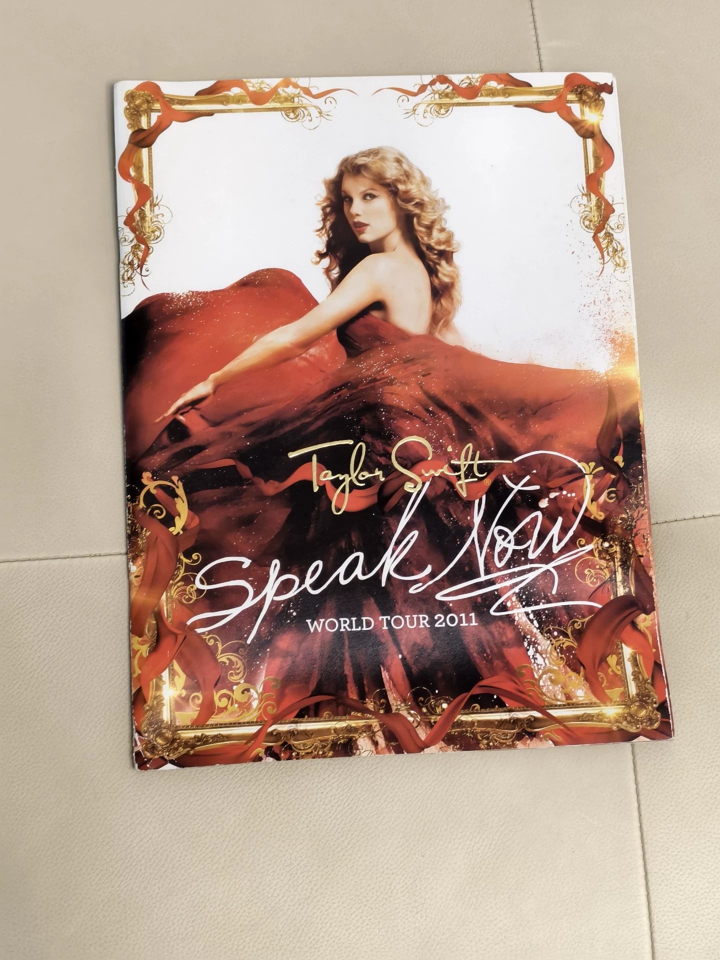 Taylor Swift – Speak Now Tour Programme & 1989 Photo Bundle – image 1