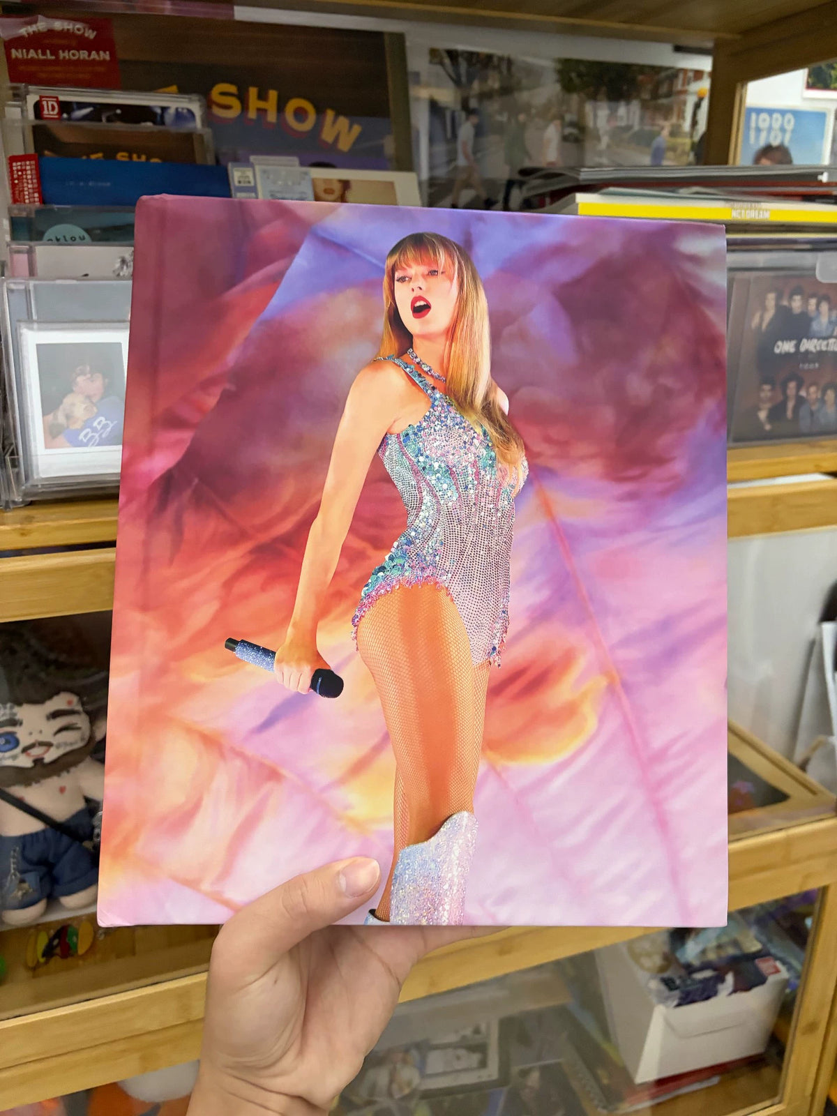 Taylor Swift – The Official Taylor Swift Eras Tour Book — actual item photo 1