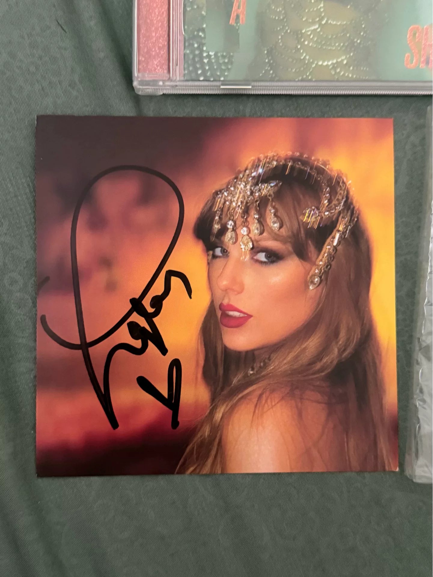 Taylor Swift – The Life of a Showgirl Signed CD (Version 1)