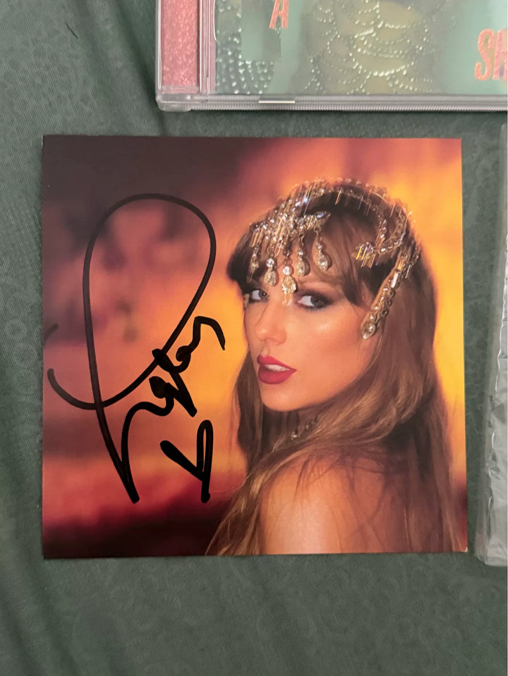 Taylor Swift – The Life of a Showgirl Signed CD (Version 1)