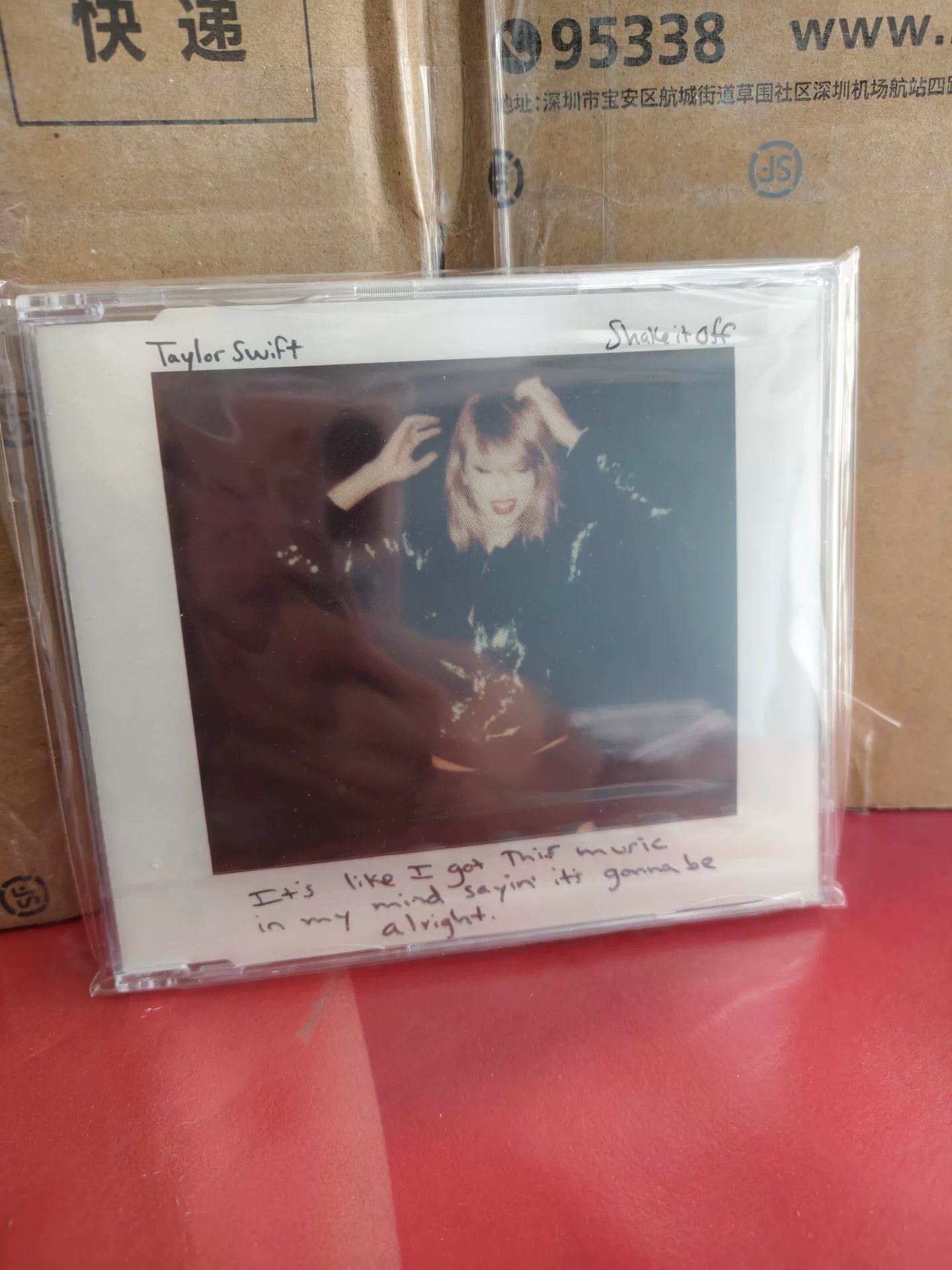 Taylor Swift – Shake It Off & Blank Space CD Single Bundle