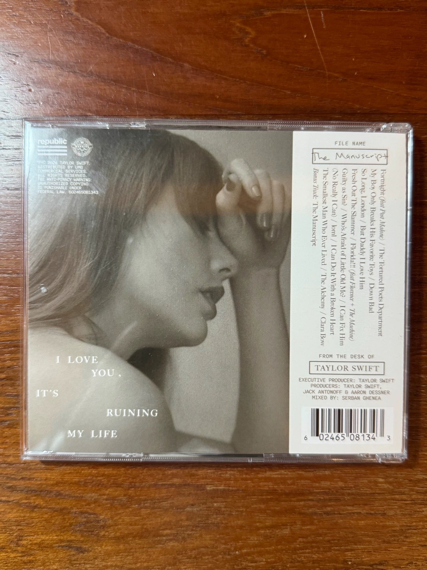 Taylor Swift – The Tortured Poets Department Signed CD with Heart Signature — product detail 6