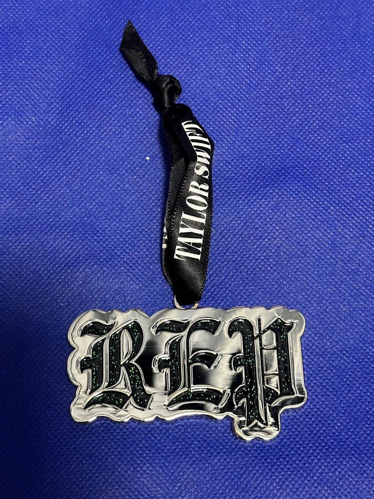 Taylor Swift – Reputation Glitter Logo Ornament