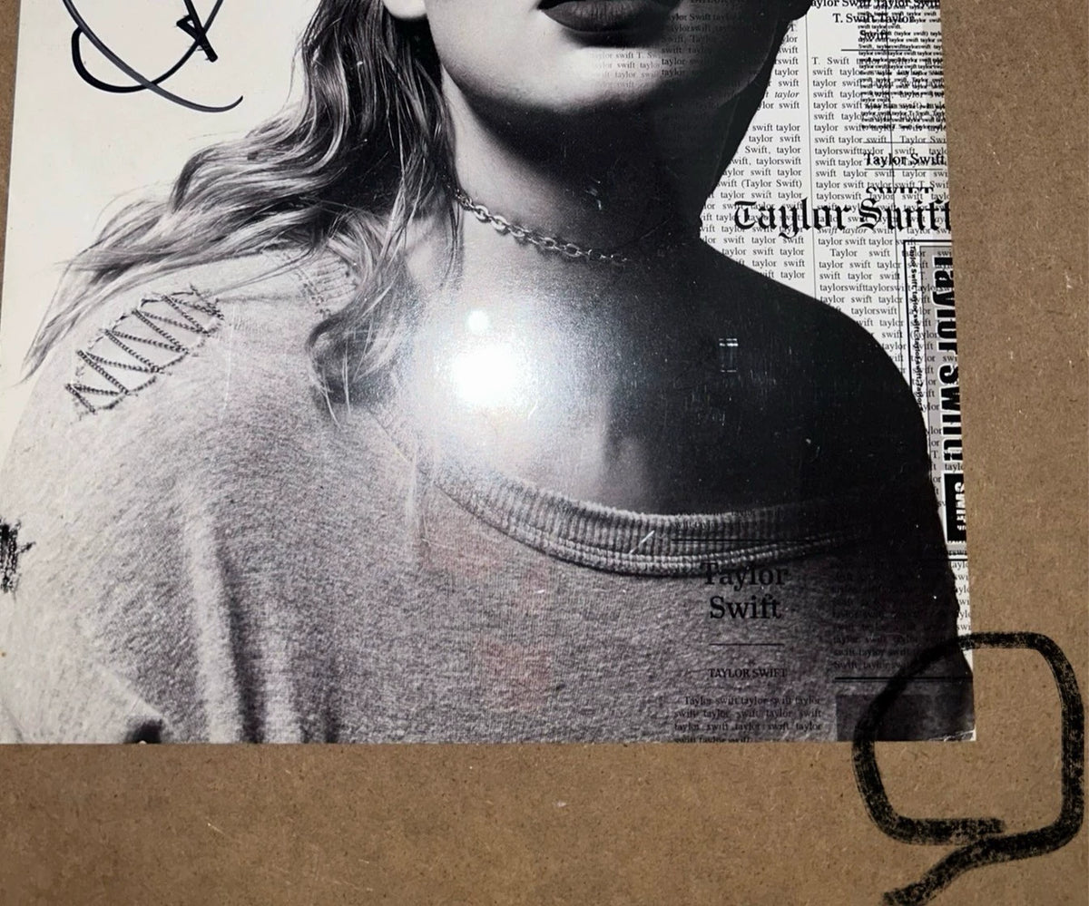 Taylor Swift – Reputation – Framed Signed Poster – detail 2