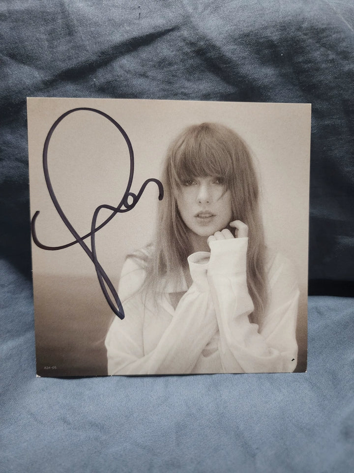 Taylor Swift – The Tortured Poets Department – CD & Signed Art Card