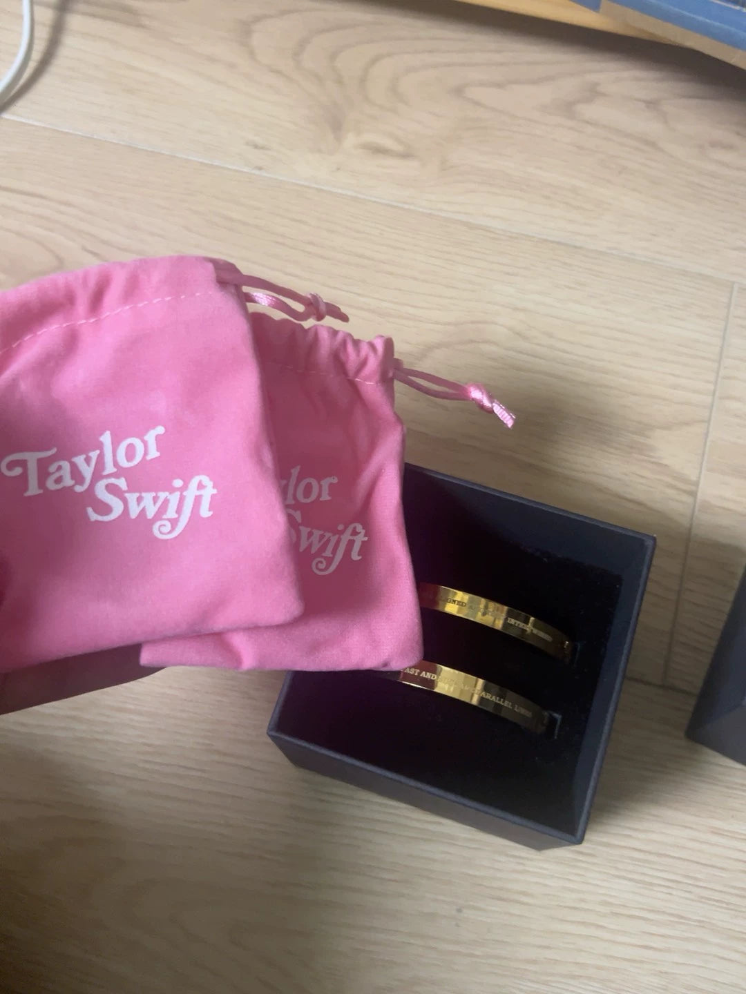 Taylor Swift – Holiday Bangle Set – Pair