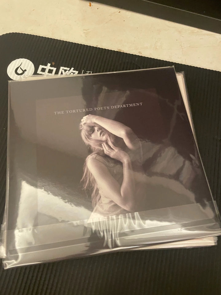 Taylor Swift – The Tortured Poets Department: The Black Dog (2LP)
