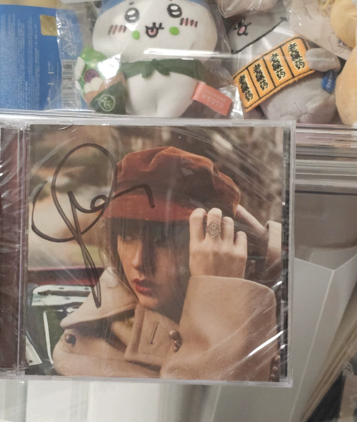 Taylor Swift – Red (Taylor’s Version) – Signed CD – actual item photograph 1