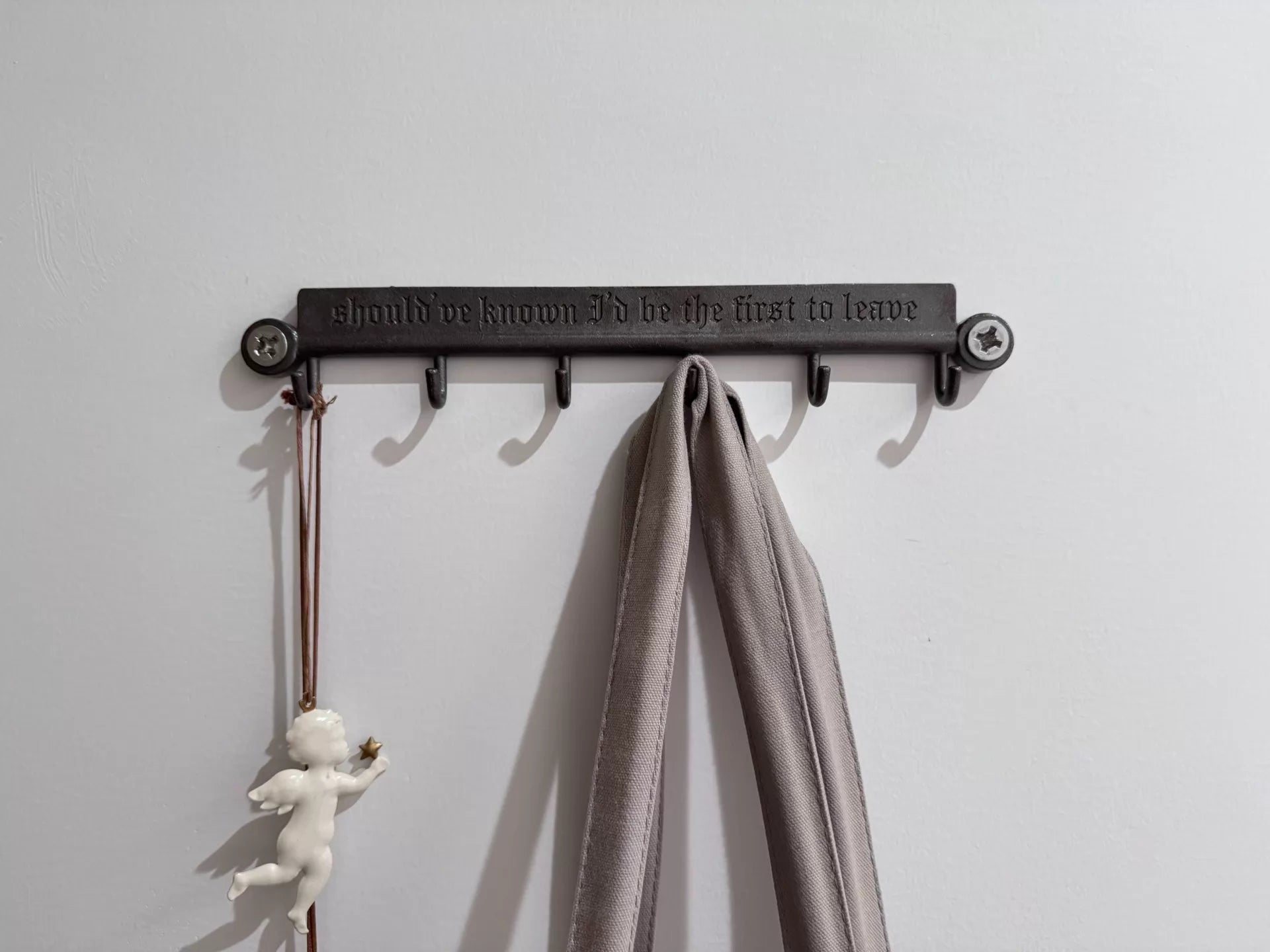 Taylor Swift – Reputation “Getaway Car” Lyric Metal Hook — product detail 2