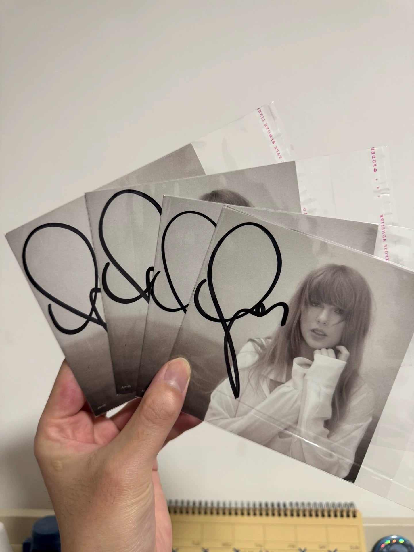 Taylor Swift – The Tortured Poets Department – Signed CD — product detail 3