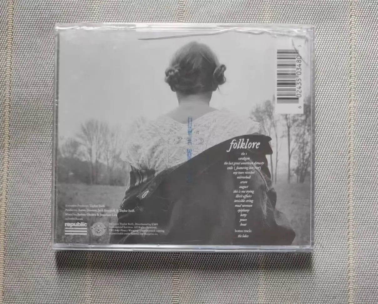 Taylor Swift – folklore Signed CD with Heart Signature — product detail 2