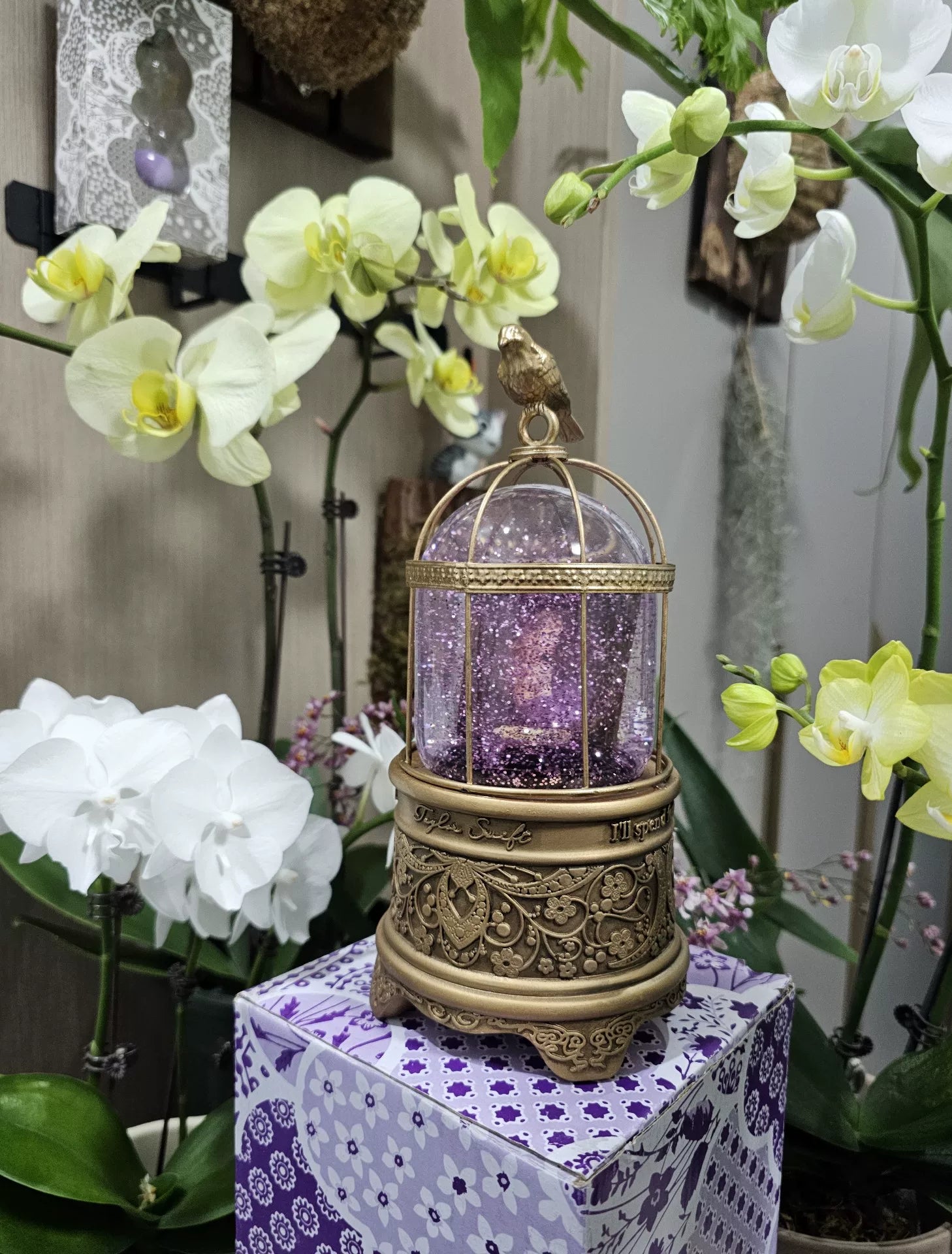 Taylor Swift – Speak Now Snow Globe Music Box — detail 4