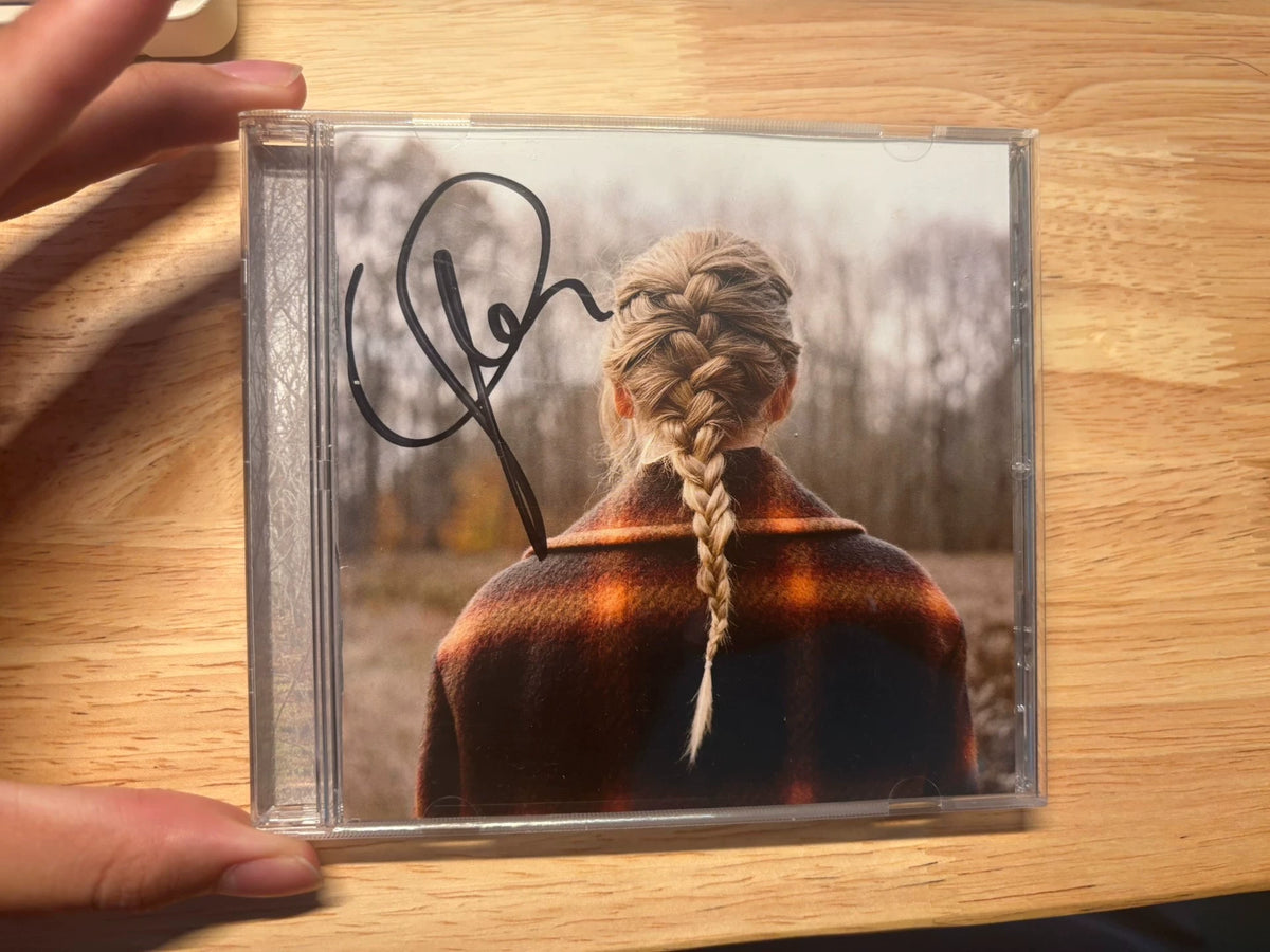 Taylor Swift – Evermore, Seller-Listed Signed CD – photo 1