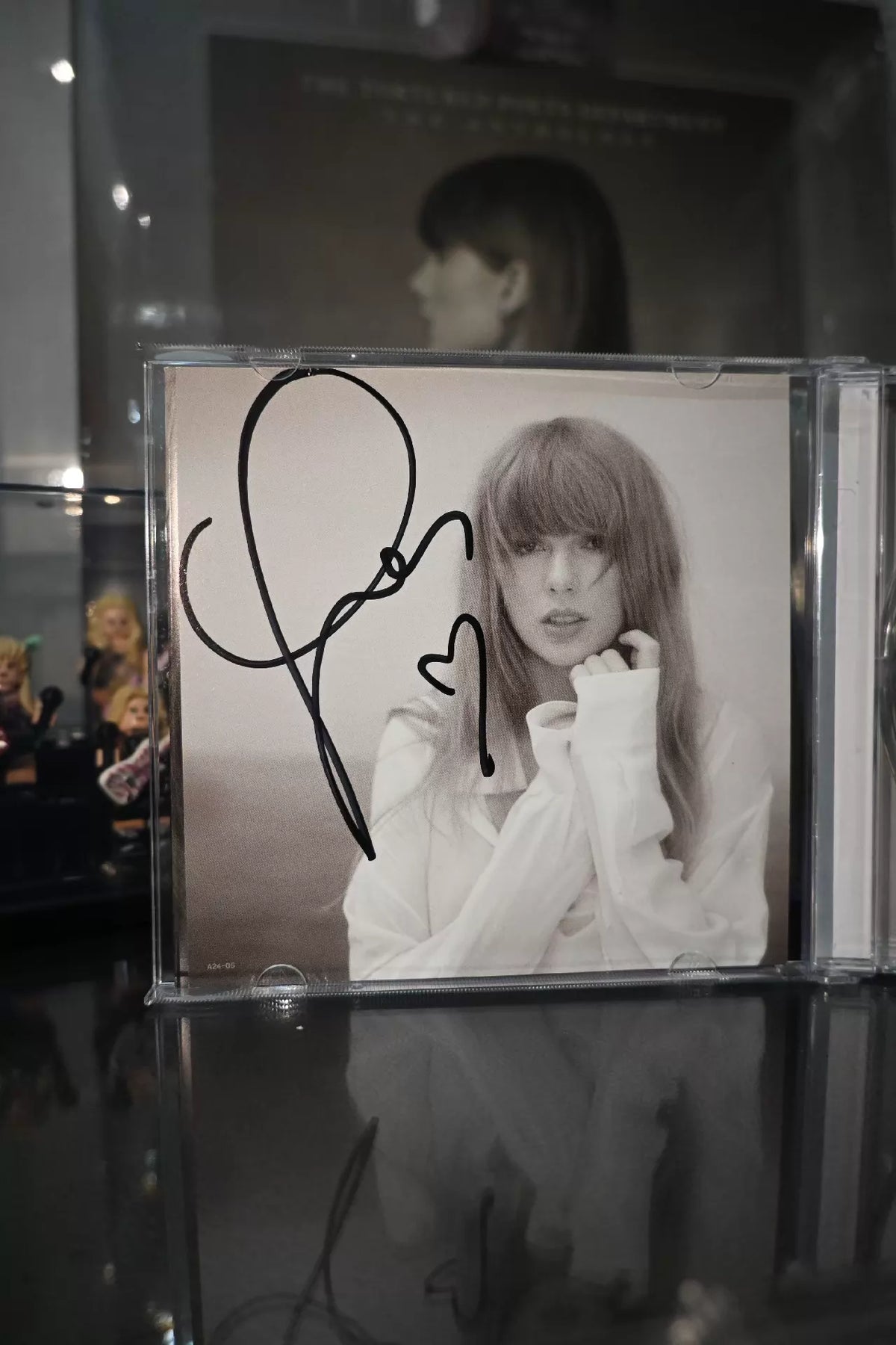 Taylor Swift – The Tortured Poets Department, US Signed Heart CD – actual item photograph 2