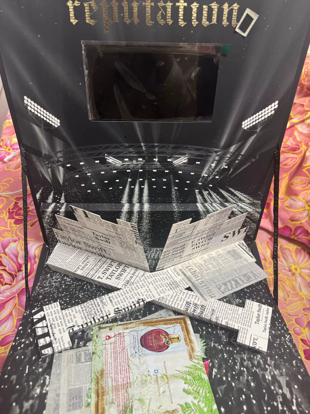 Taylor Swift – Reputation Stadium Tour – Japanese VIP Box – actual item photograph 2