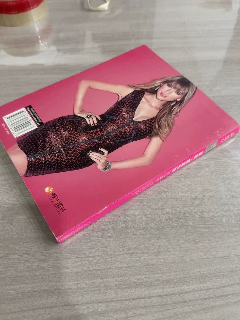 Taylor Swift – Love Story – 2013 Chinese Photo Book with Two Postcards