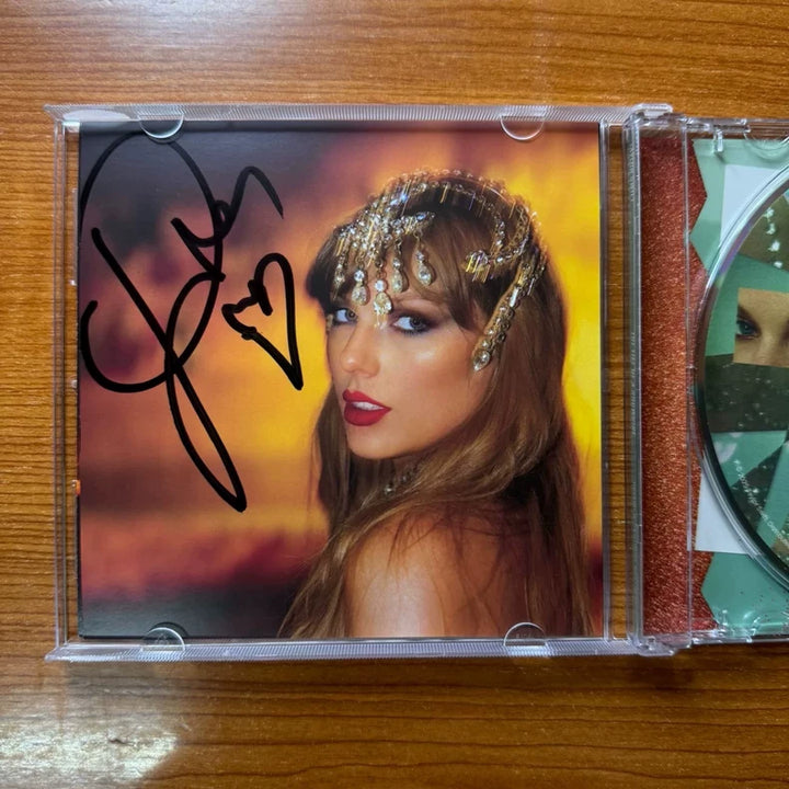 Taylor Swift – The Life of a Showgirl – Signed CD – Version 1 with Sticker
