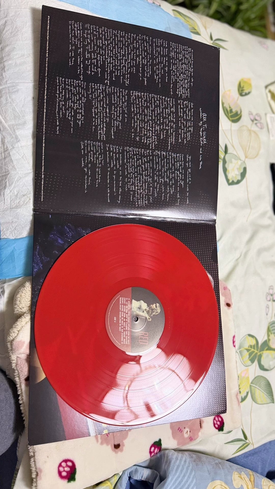 Taylor Swift – Red (Taylor's Version), Target Red Vinyl (4LP) – photo 4