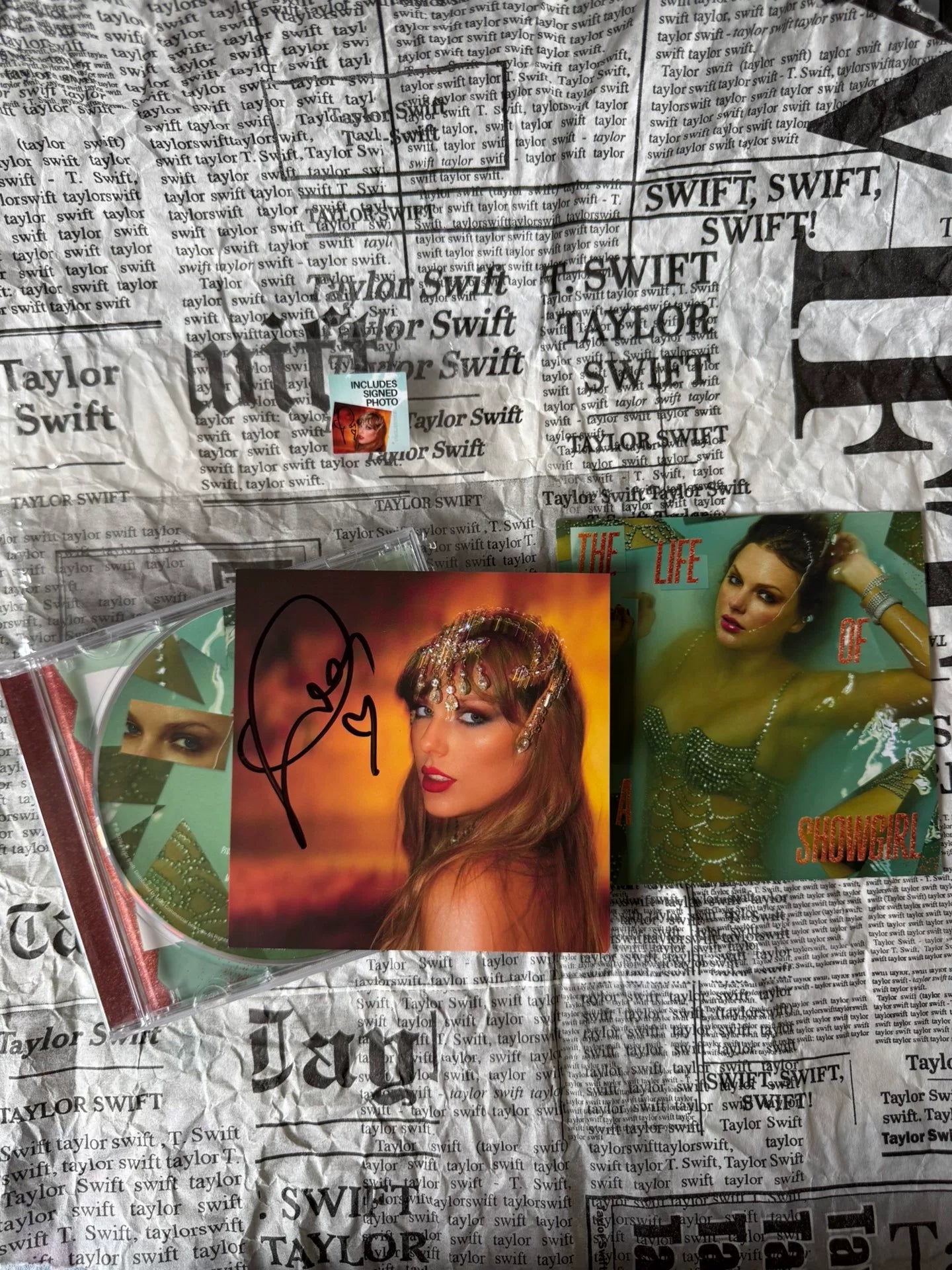 Taylor Swift – The Life of a Showgirl Heart Signed CD (Version 1)