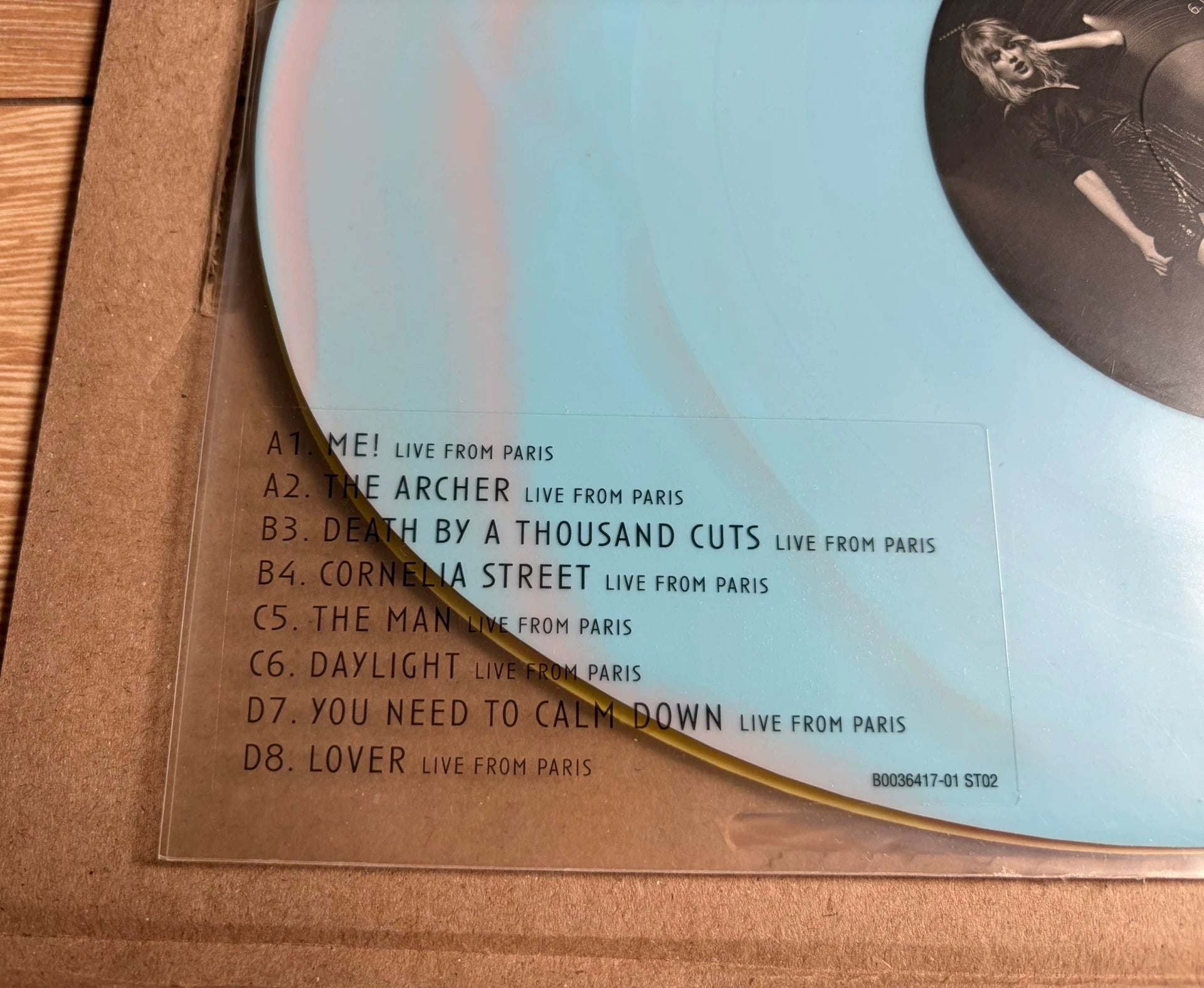 Taylor Swift – Lover: Live from Paris Heart-Shaped Vinyl 2LP Version 2.0 — product detail 4