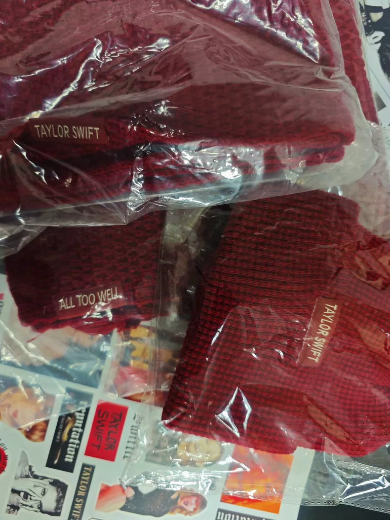 Taylor Swift – All Too Well – Red Scarf and Beanie Set