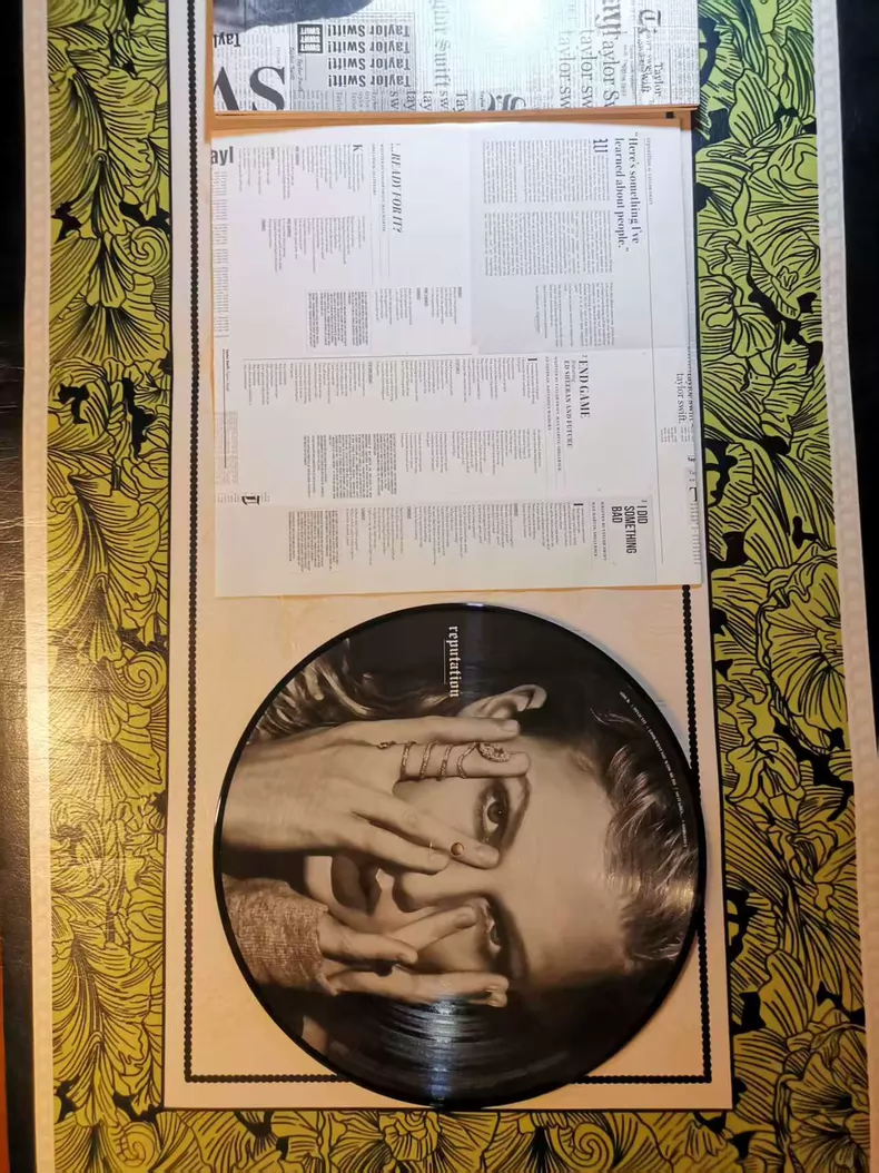 Taylor Swift – reputation Picture Disc Vinyl 2LP – actual product photo 6