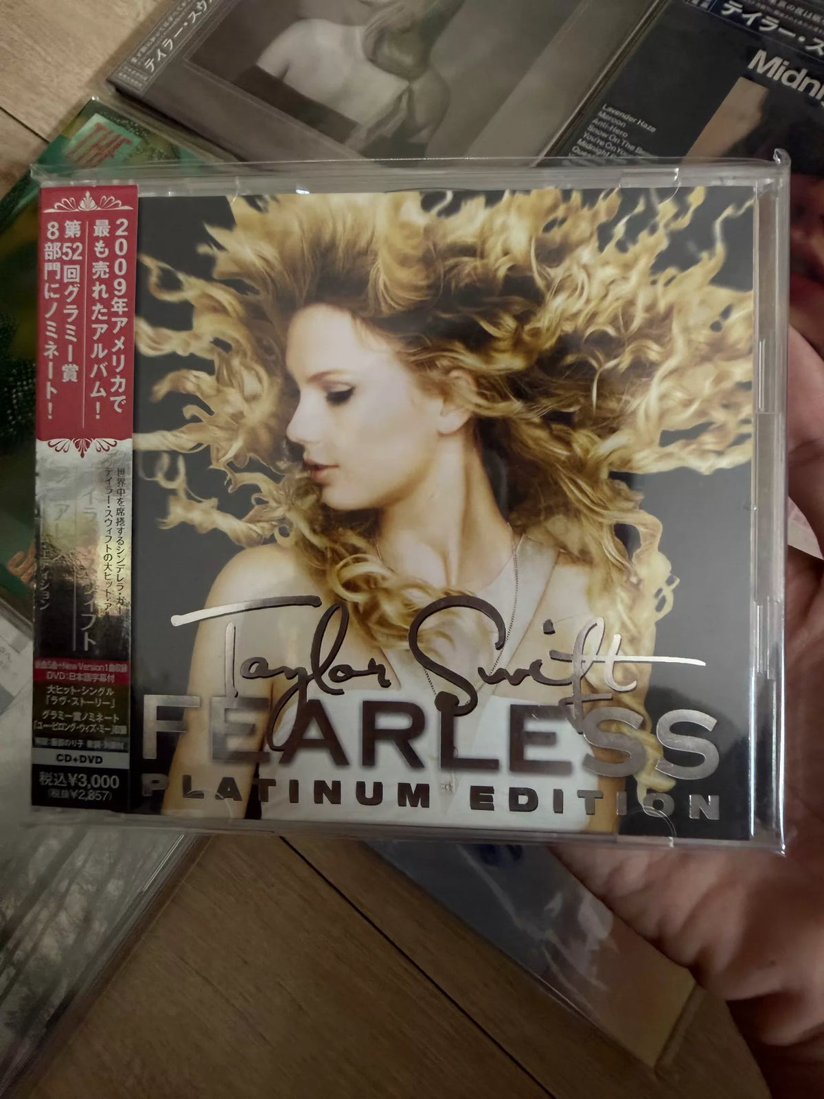 Taylor Swift – Fearless Platinum Edition – Japanese CD + DVD with Calendar Card – actual item photograph 2