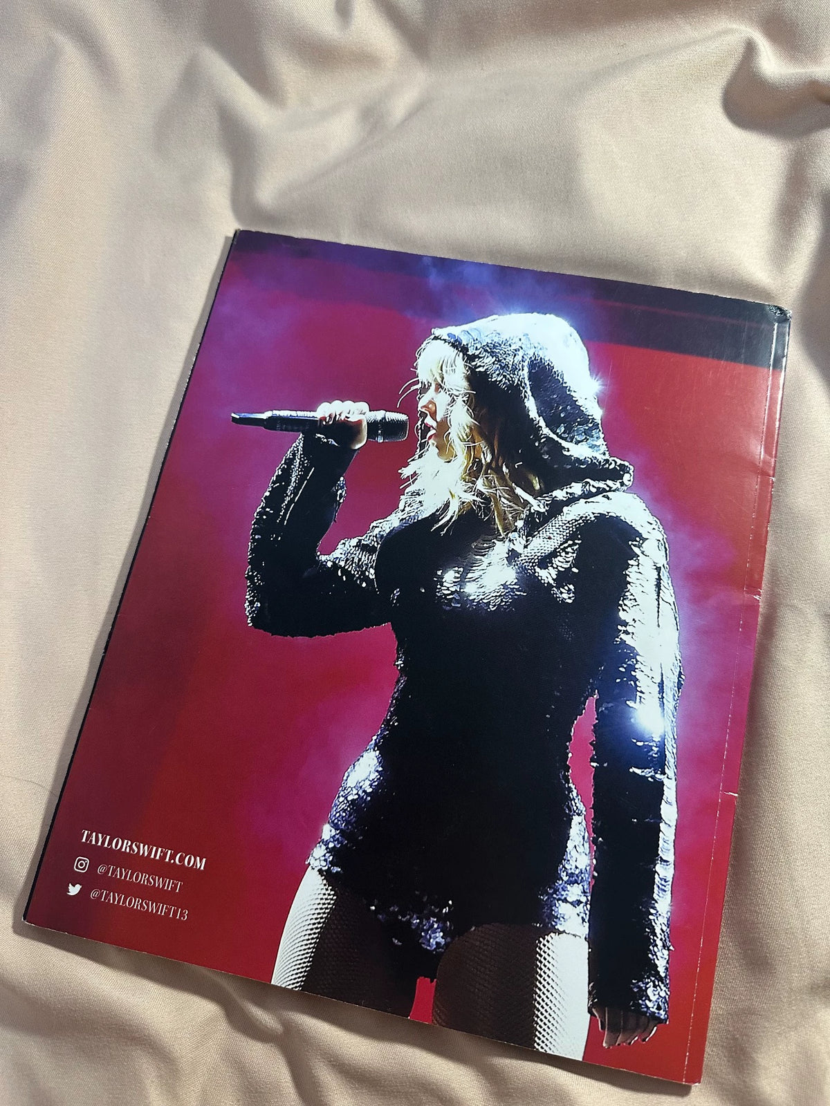Taylor Swift – reputation Stadium Tour Book – photo 2