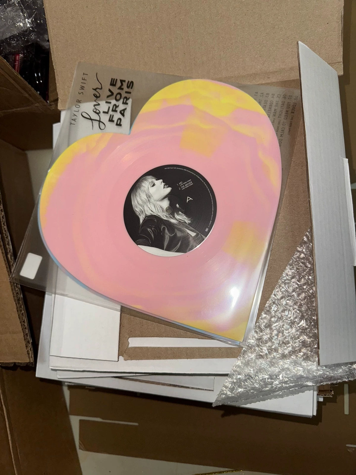 Taylor Swift – Lover (Live From Paris) – Marbled Heart-Shaped Vinyl (2LP)