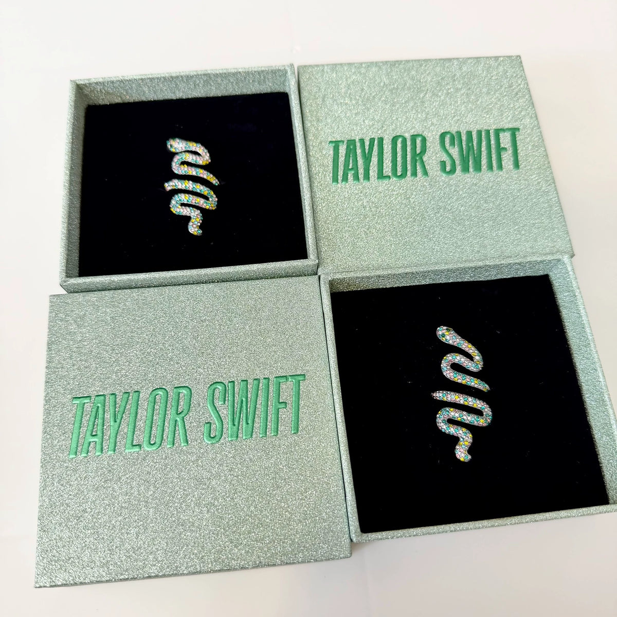 Taylor Swift – Reputation Multicolor Snake Ring — product detail 3