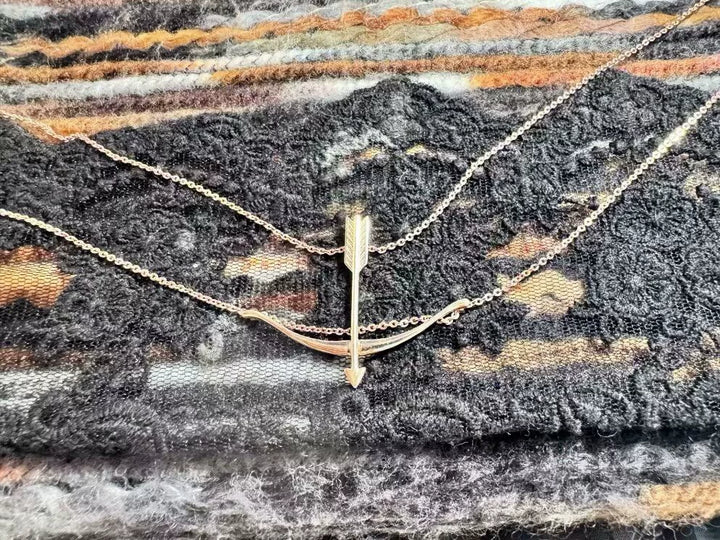 Taylor Swift – The Archer Bow-and-Arrow Necklace