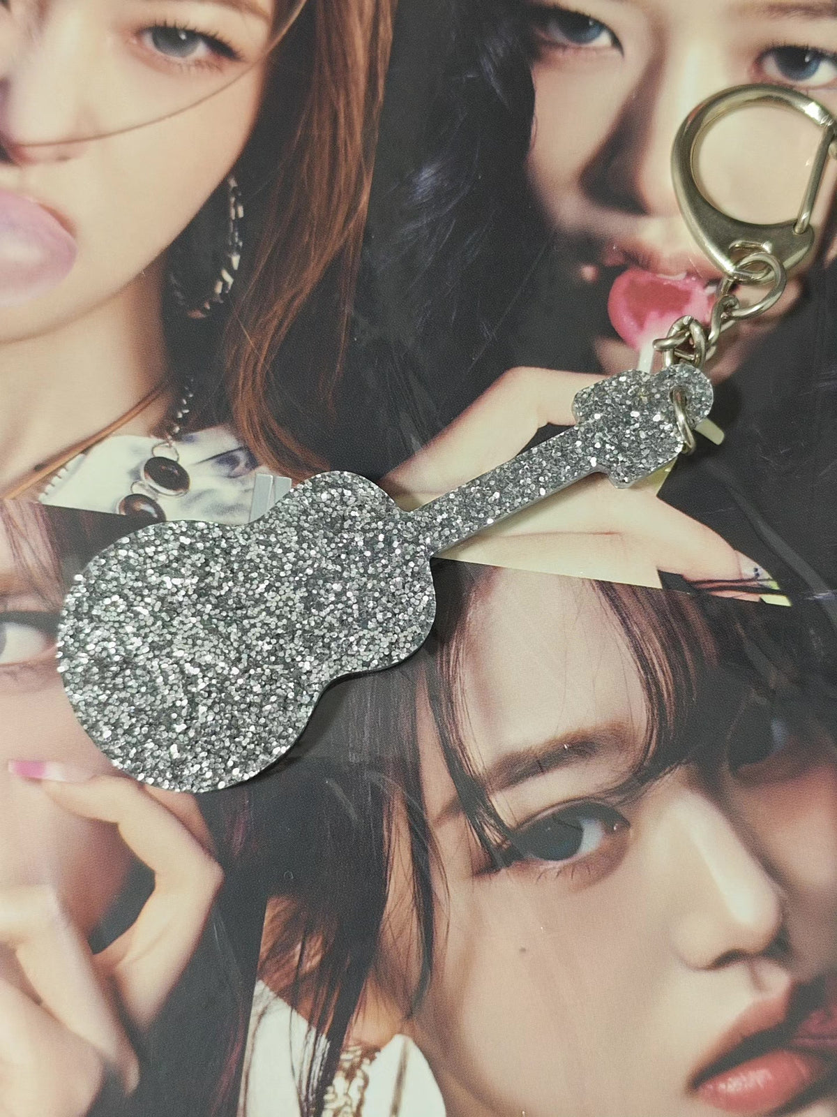 Taylor Swift – Glitter Guitar Keychain – Replacement Clasp