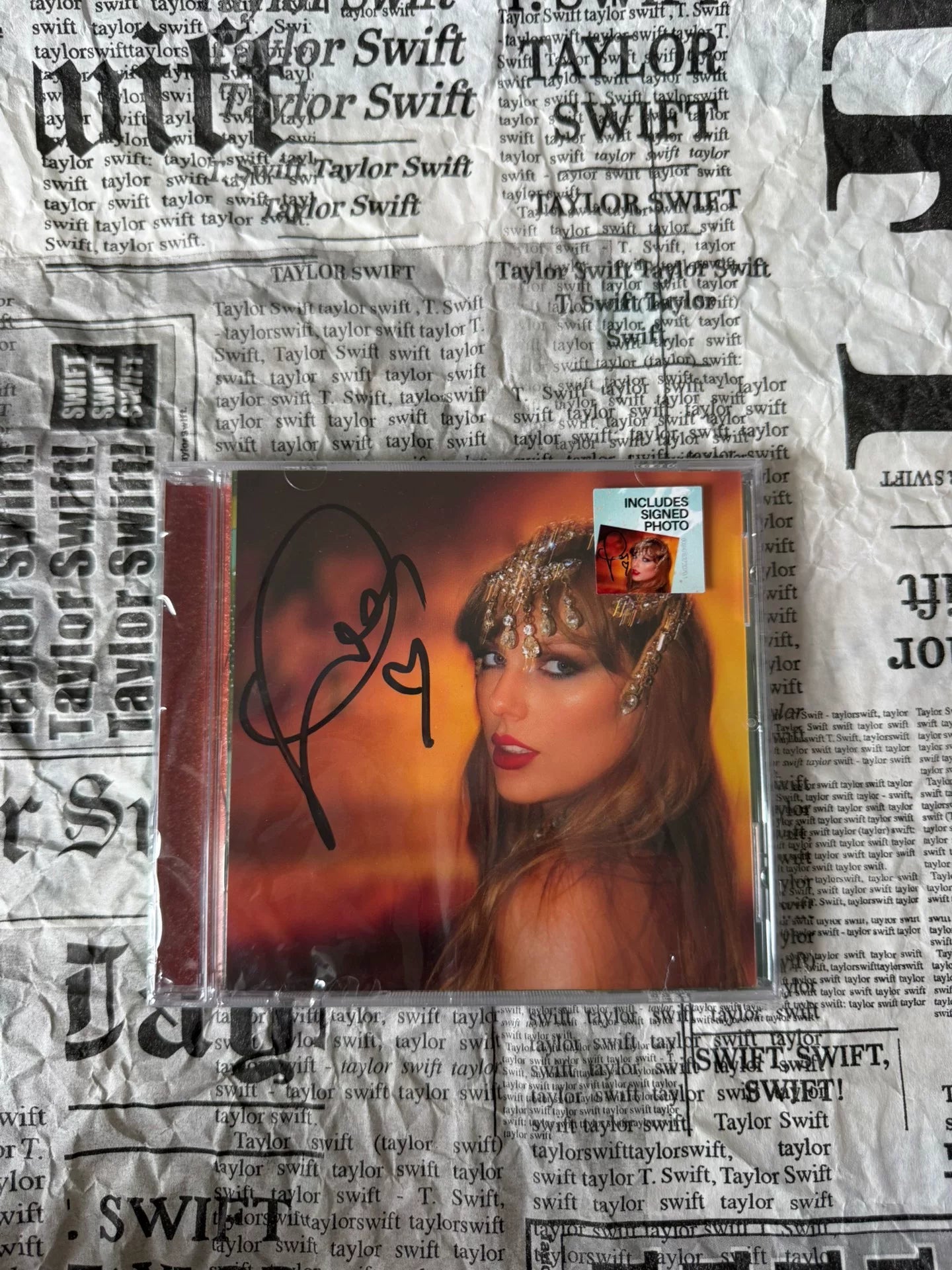 Taylor Swift – The Life of a Showgirl Heart Signed CD (Version 1)
