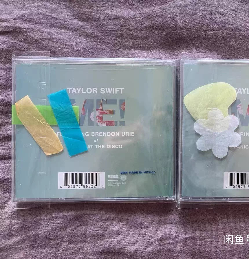 Taylor Swift – Lover Signed Booklet with ME! CD