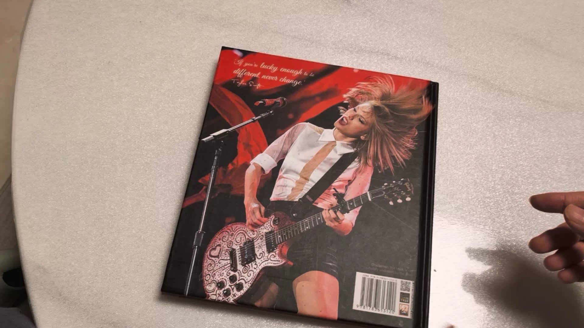 Taylor Swift – Alice Hudson English Photo Book