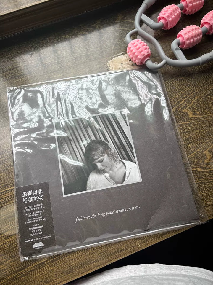 Taylor Swift – Folklore: The Long Pond Studio Sessions – Numbered China 2LP – Opened