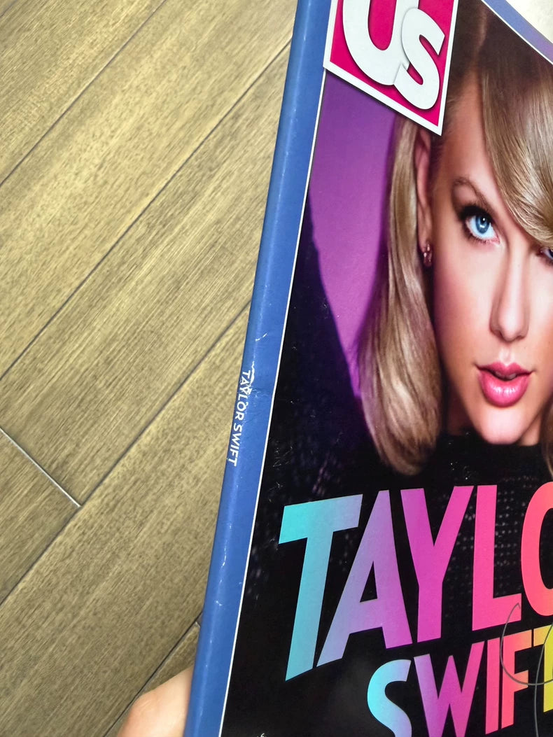 Taylor Swift – US Weekly 2016 Magazine with Poster – Pre-Owned